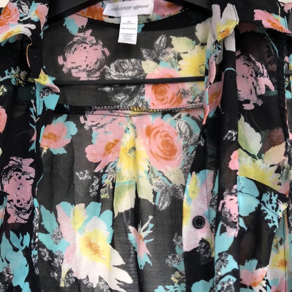 Floral button down tank - Picture 2 of 2